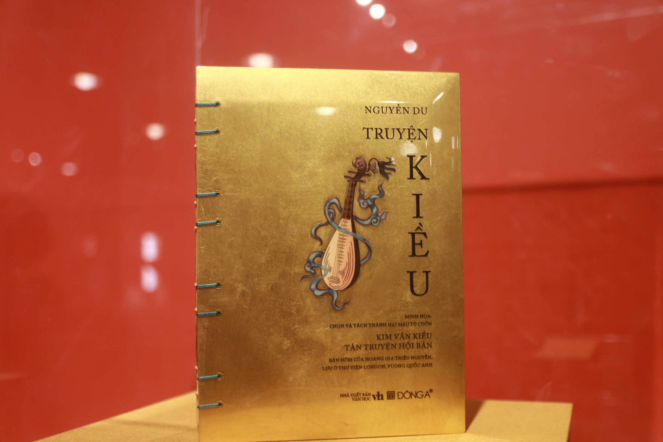 An pham ‘Truyen Kieu’ dat vang duoc trung bay hinh anh