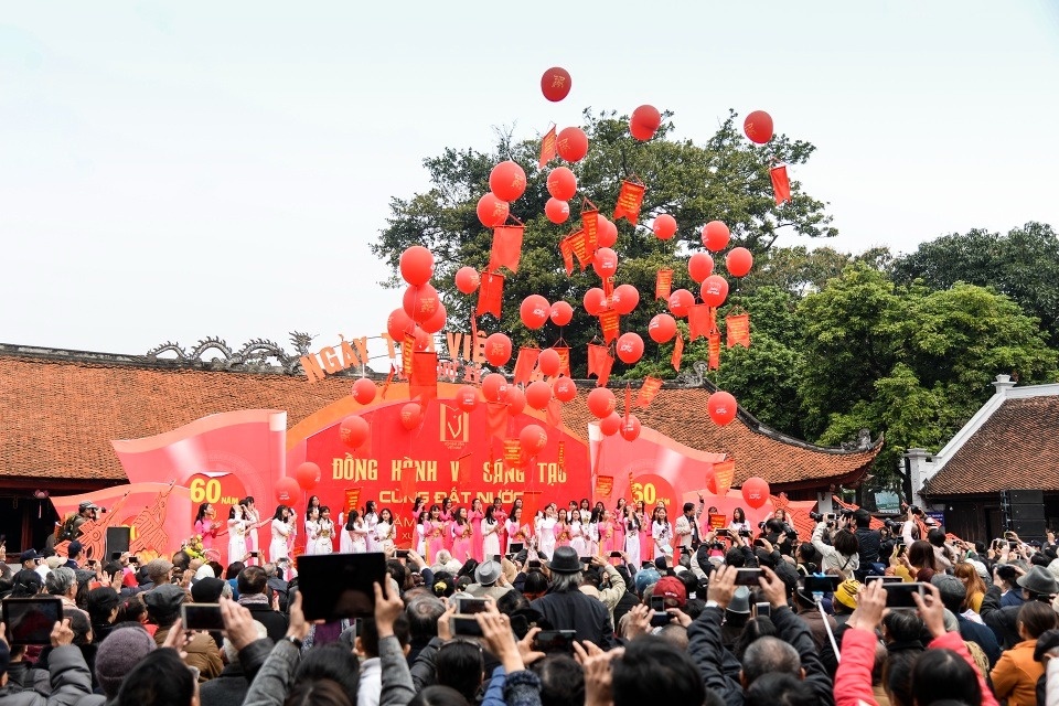 Ngay tho Viet Nam 2025: 'To quoc bay len' hinh anh