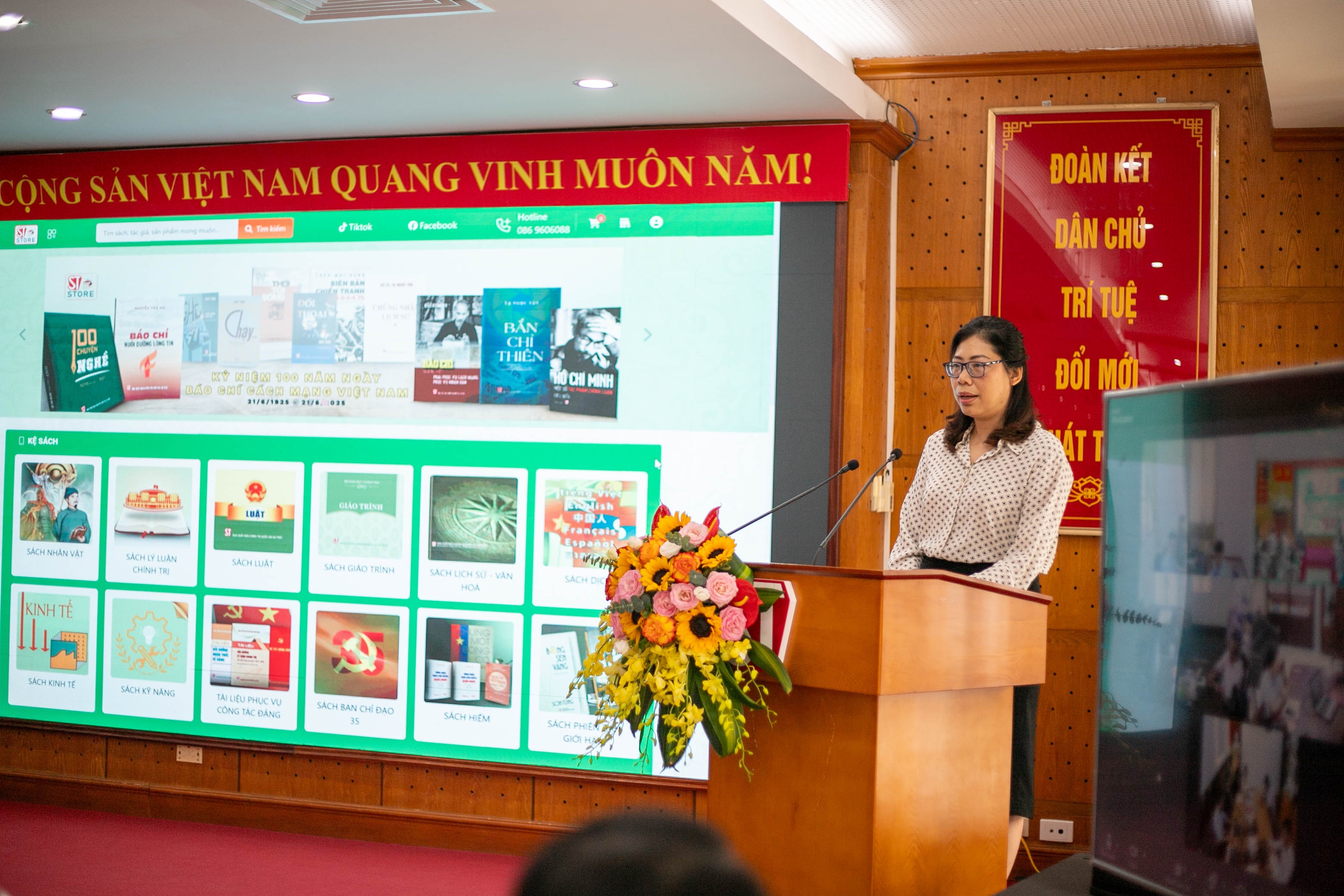 So hoa de giai quyet bai toan ‘sach hay phu bui trong kho’ hinh anh