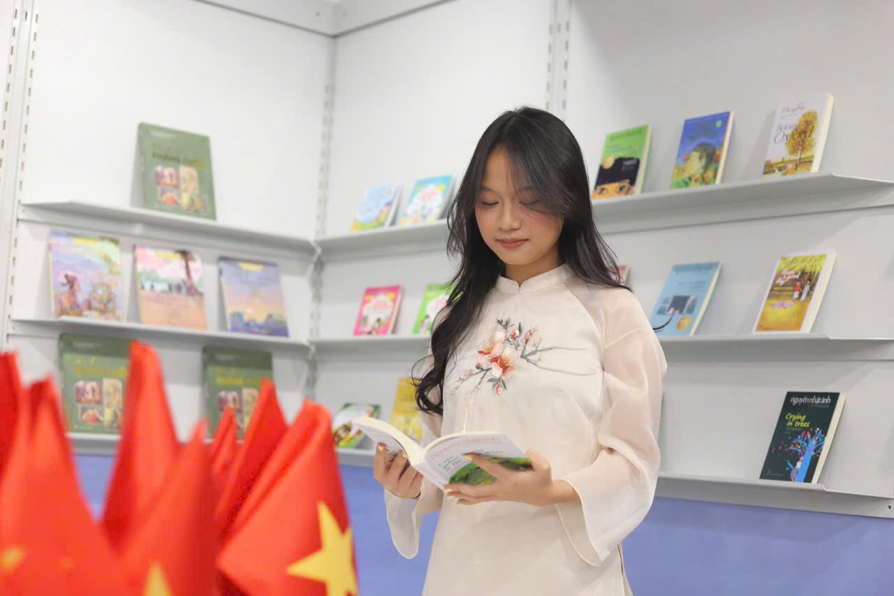 hội s&aacute;ch ảnh 3