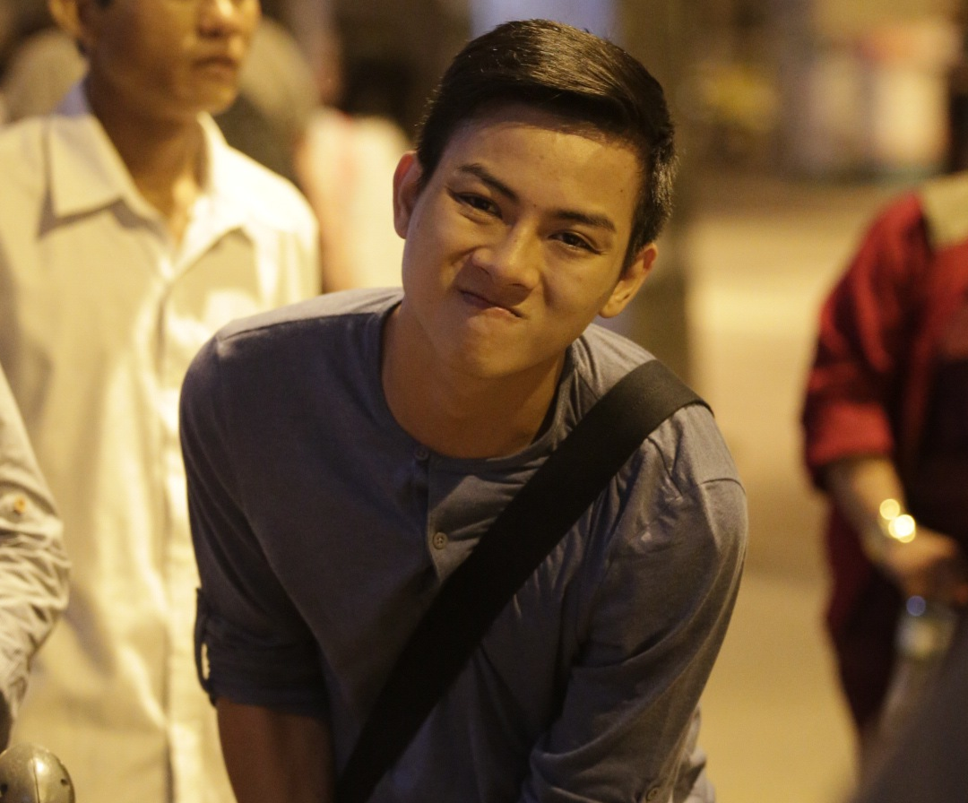 Hoai Lam hon ho o san bay Tan Son Nhat hinh anh