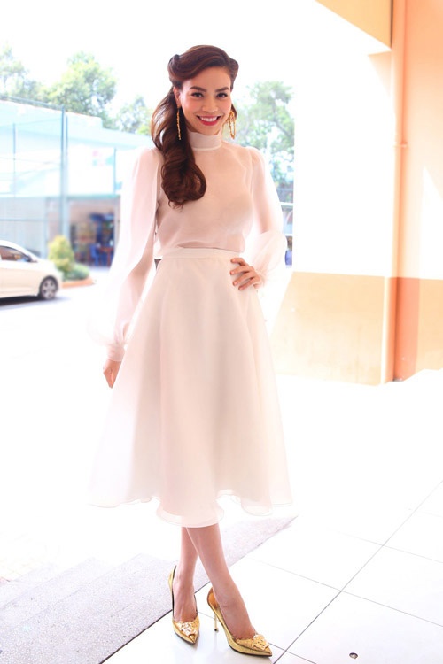 Khác với Minh Hằng, Hồ Ngọc Hà là một quý cô theo đuổi hình ảnh sang trọng và thanh lịch.