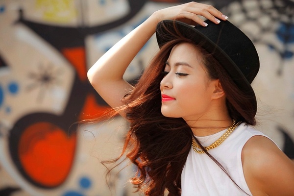 Hoang Thuy Linh hat cung nhom 365 hinh anh