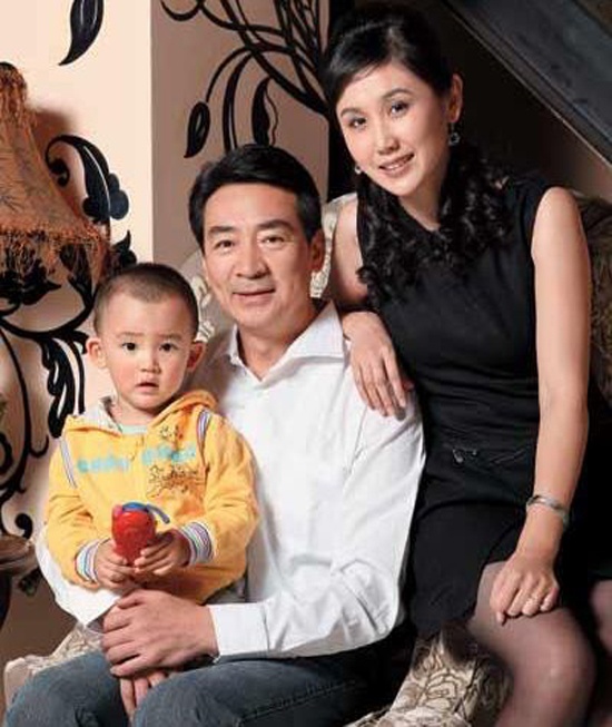 Gia đình hạnh phúc của Khấu Chấn Hải.