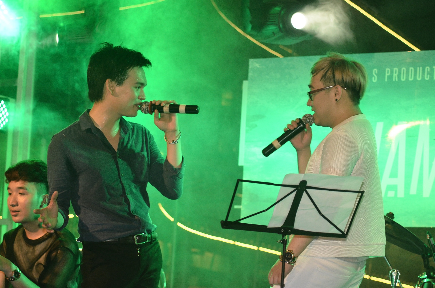 Trung Quan muot mo hoi trong dem nhac o Ha Noi hinh anh