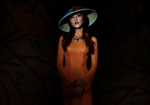 Hoa hau tra vuong mien bi an voi non la hinh anh