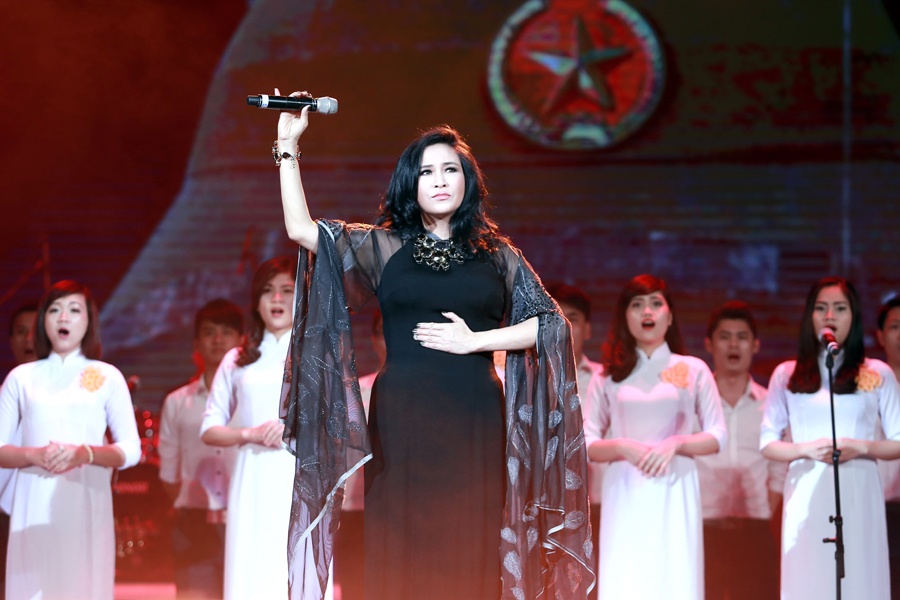 Diva Thanh Lam xuất hiện trên sân khấu Bài hát yêu thích với ca khúc Màu hoa đỏ - một nhạc phẩm do chính cha cô, cố nhạc sĩ Thuận Yến phổ nhạc. Có thể nói, Thanh Lam là người thể hiện thành công nhất ca khúc này, tạo nên bước ngoặt cho sự nghiệp âm nhạc của cô. Giai điệu của Màu hoa đỏ đã gắn liền với nhiều thế hệ, nay lại một lần nữa vang lên trên sân khấu Bài hát yêu thích, hứa hẹn sẽ mang đến nhiều dấu ấn đặc biệt. 