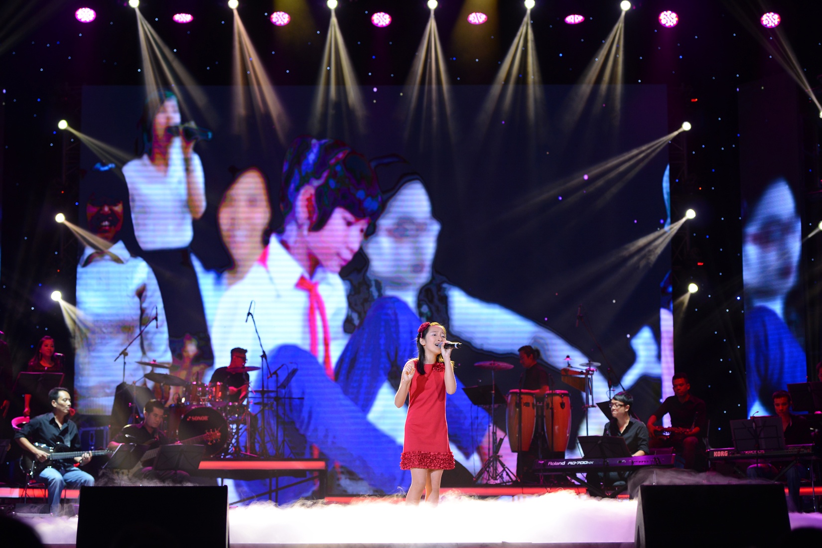 Song nhu nhung doa hoa - My Anh hinh anh