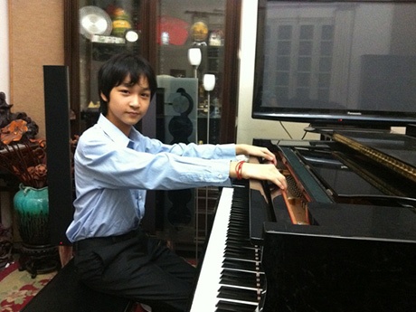 Dang Quang the hien tai nang piano hinh anh