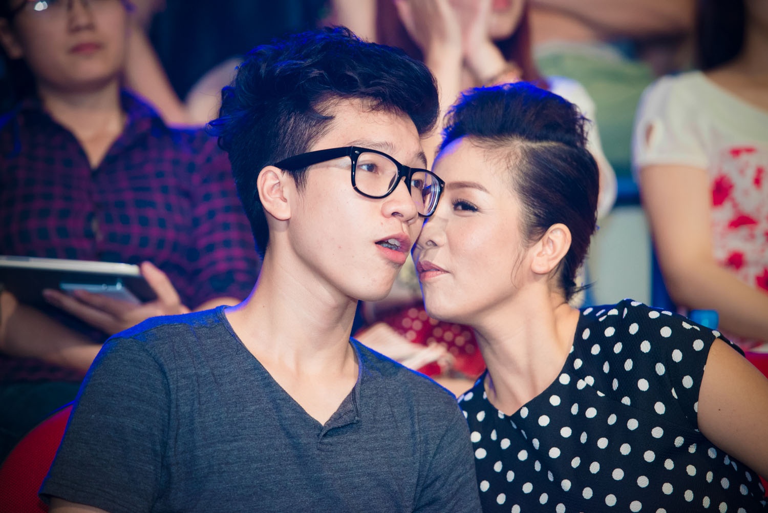 Con trai My Linh dien trai di xem Sao Mai diem hen hinh anh