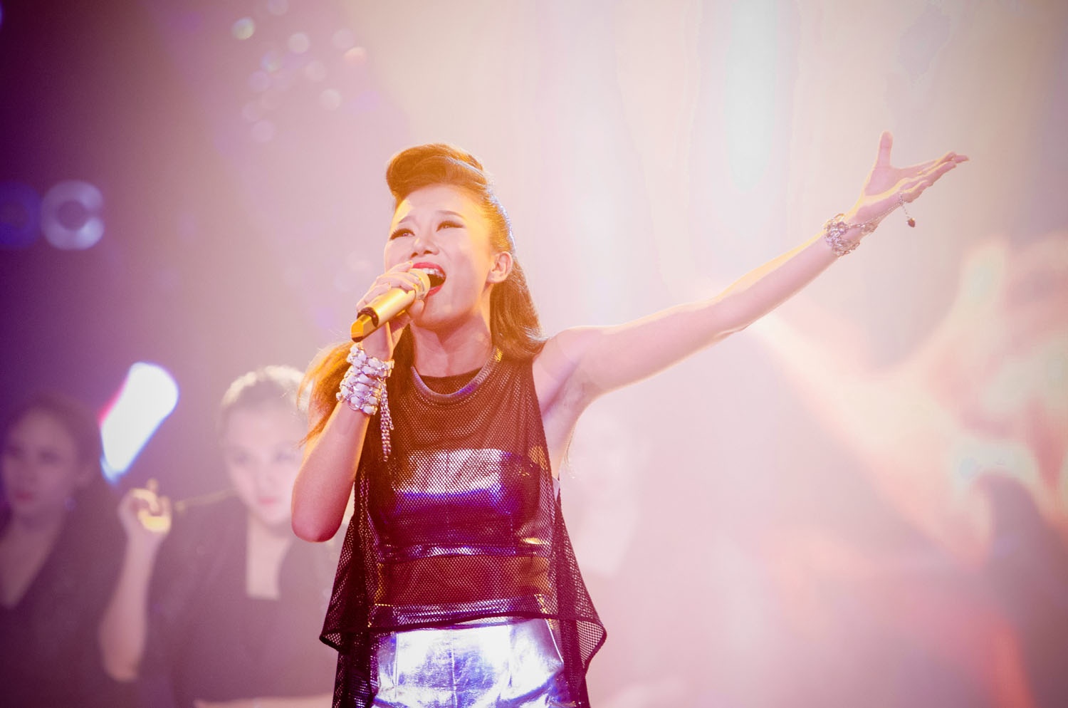 Thi sinh Sao Mai Diem Hen chua 'da' voi rock hinh anh