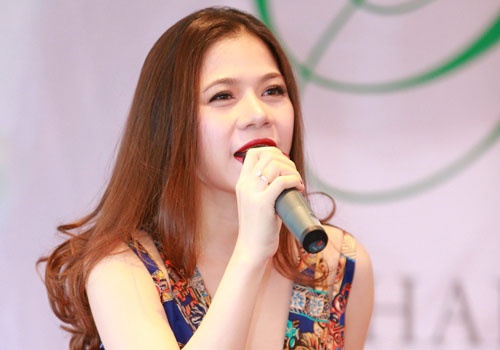 My Dzung khoe voc dang thon gon sau sinh con hinh anh