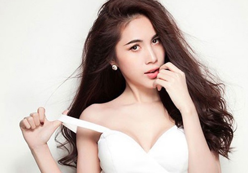 Thuy Tien dep hut hon voi ao hai day hinh anh