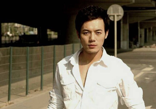 Nam dien vien Trung Quoc bi bat vi su dung ma tuy hinh anh