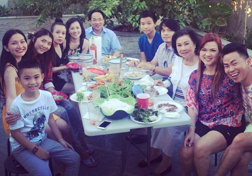 Viet Huong to chuc tiec chia tay doc than cho Kim Hien hinh anh