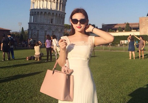 Hot girl Huyen Baby va nhung chiec tui xach tien ty hinh anh