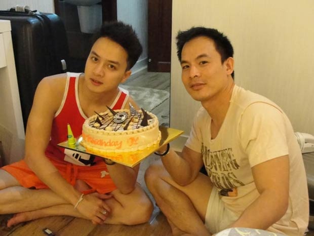 Nhung sao nam Viet gap rac roi vi tinh, tien voi fan hinh anh