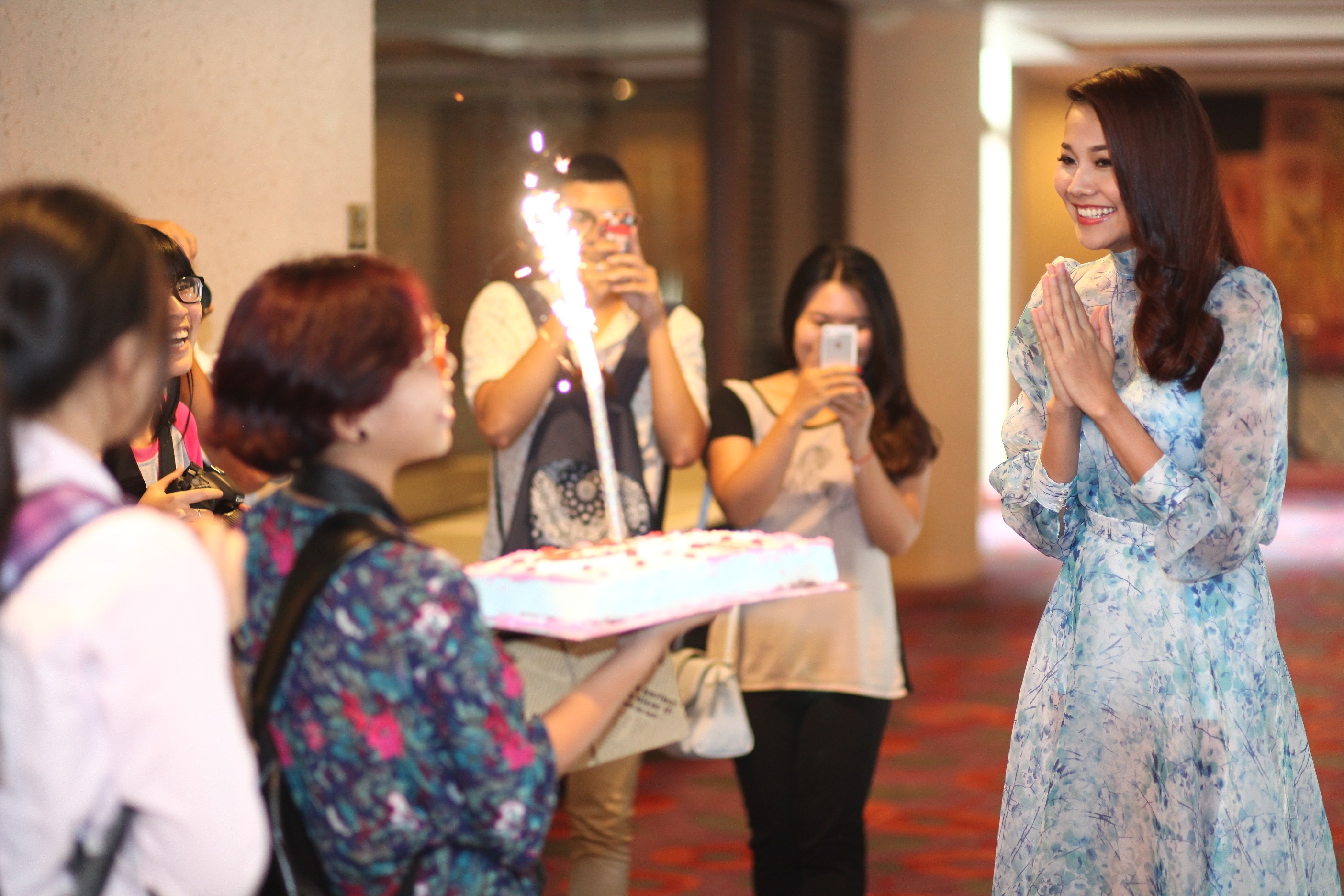 Thanh Hang duoc fan Ha Noi to chuc sinh nhat muon hinh anh