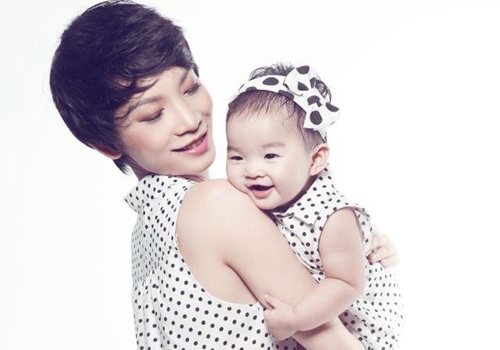 Nhung cap me con sao Viet mac do doi an tuong hinh anh