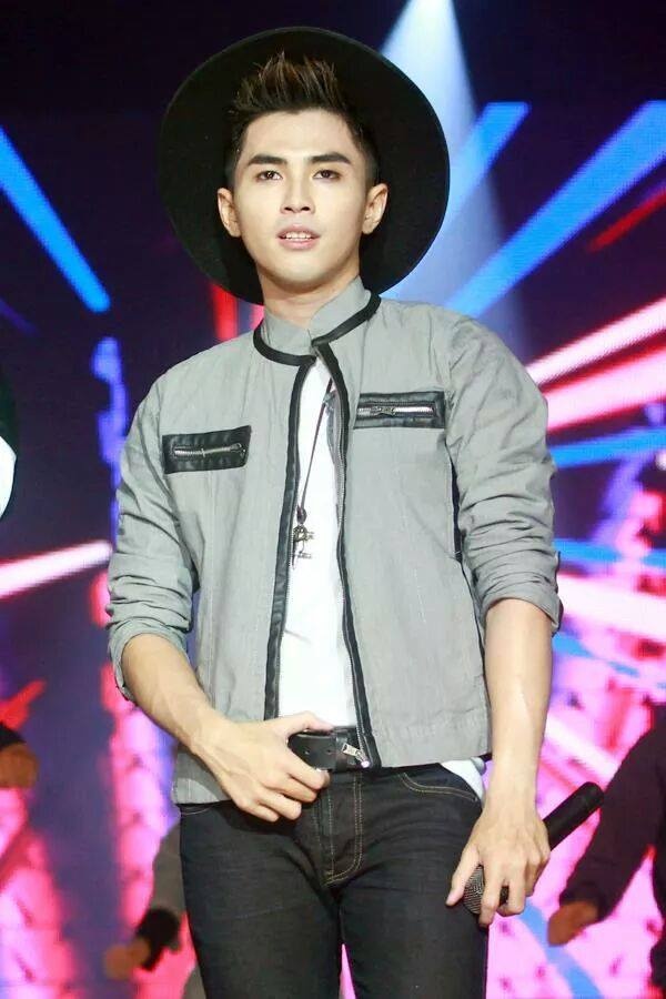 Giống các thành viên khác của nhóm 365, Will cũng chuyển sang dùng tên thật của mình cho tài khoản Facebook. 