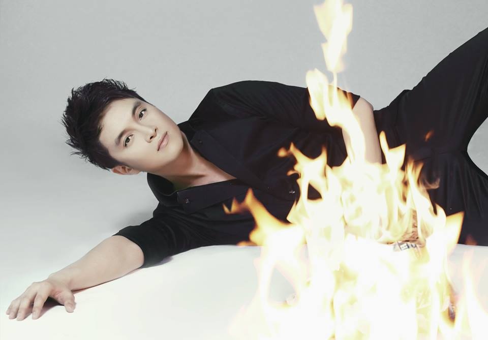 Cựu thành viên nhóm 1088 - Nhật Tinh Anh - cũng thay đổi tên trên Facebook. Hiện nay anh sử dụng tên thật của mình là Nguyễn Quốc Phương. Nam ca sĩ cũng hy vọng mọi người nhớ tên này để khỏi nhầm Facebook của anh với người khác.