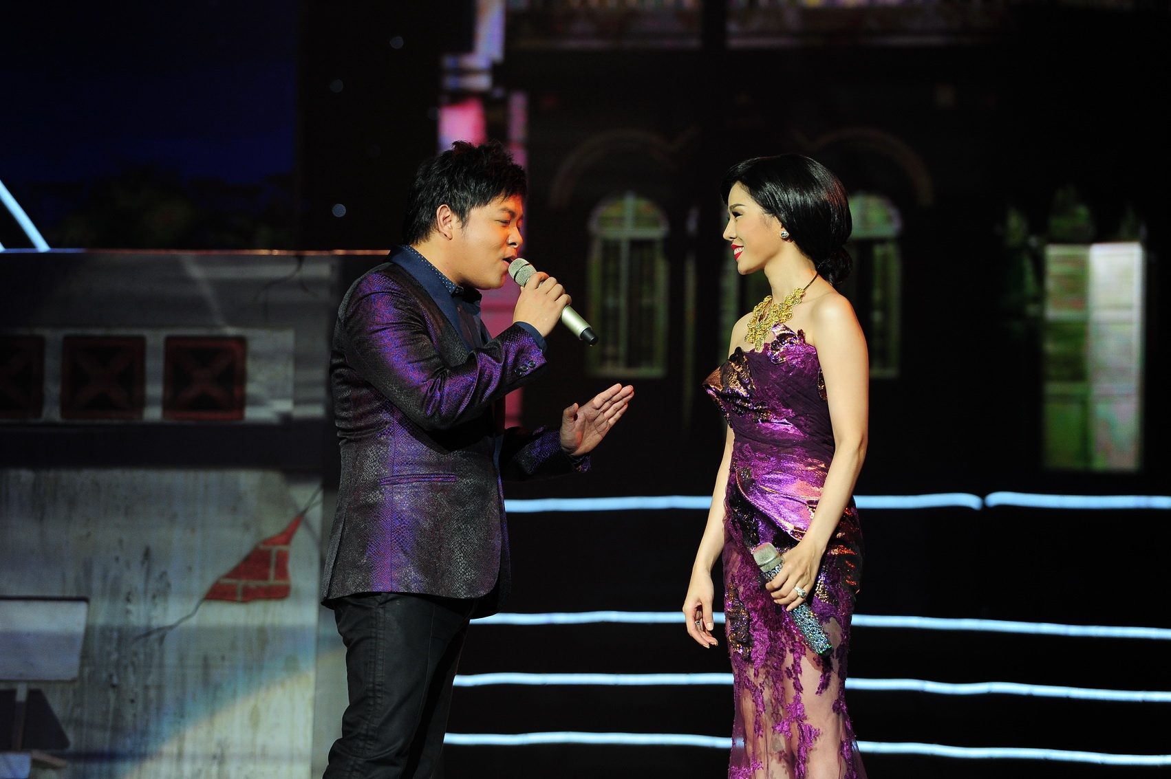 Le Quyen – Quang Le tai ngo khan gia hai mien hinh anh