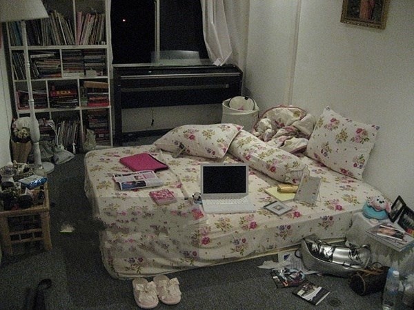 Thủy Tiên cũng chia sẻ hình ảnh căn phòng thuê rộng chừng 10m2