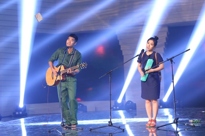 Thuy Chi va Ta Quang Thang hat 'Truong Son dong - Truong Son tay' hinh anh