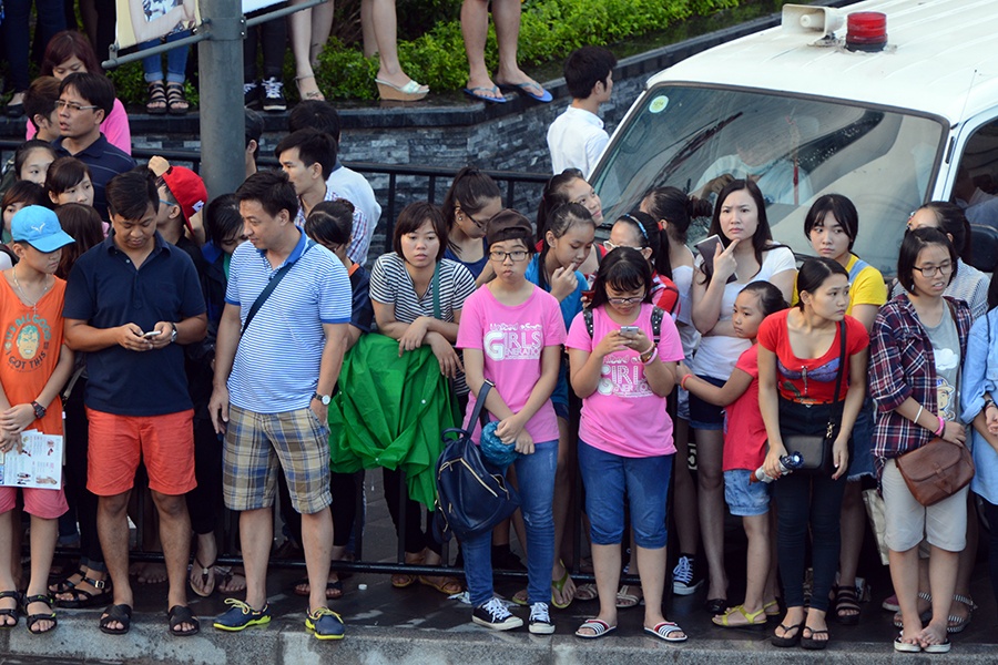 Fan Viet doi mua hang gio, quay kin duong cho gap SNSD hinh anh