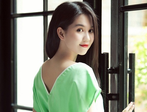 Ngoc Trinh tiet lo ve ban trai 6 nam va chuyen sinh con hinh anh