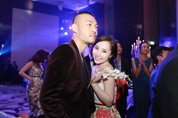 Hình ảnh tình tứ của Doãn Tuấn và Quỳnh Nga trong một sự kiện được tổ chức trước lễ ăn hỏi vài ngày.