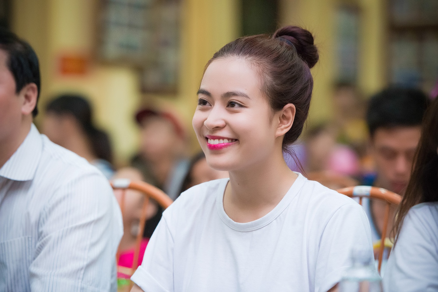 Hoang Thuy Linh gian di van rang ngoi hinh anh