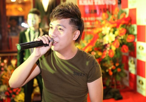 Minh Vuong lam huyen nao pho phuong Ha Noi hinh anh