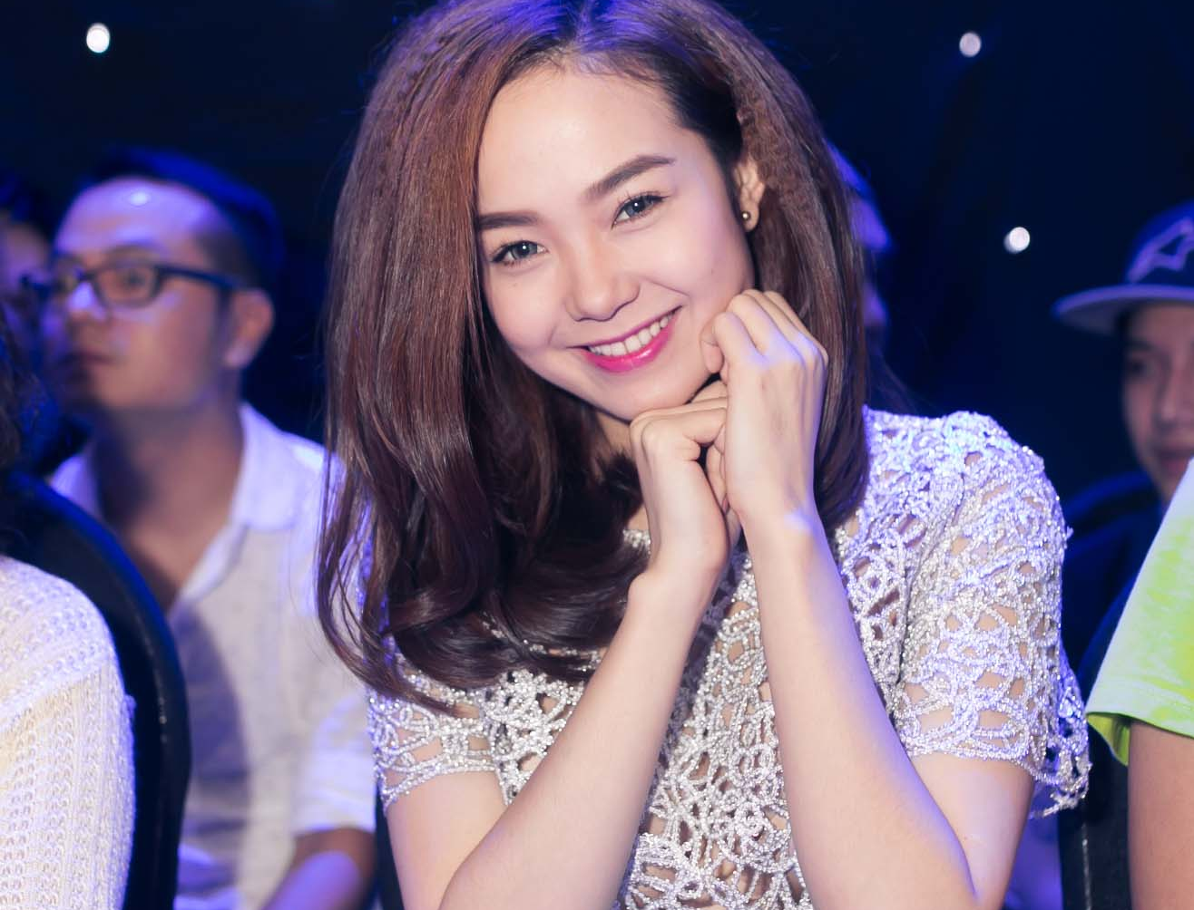 Minh Hang dien dam xuyen thau di xem X Factor hinh anh