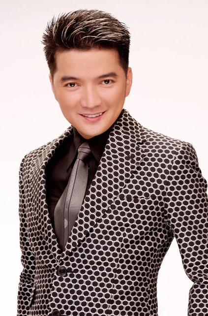 Đầu năm 2012, Đàm Vĩnh Hưng khiến báo chí tốn khá nhiều giấy mực khi được một nữ đại gia Hà Tĩnh mời hát đám cưới của con trai với mức cát sê lên tới <abbr class=