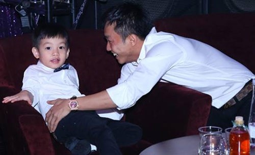 Con trai Ha Ho gay chu y voi clip noi tieng Anh troi chay hinh anh