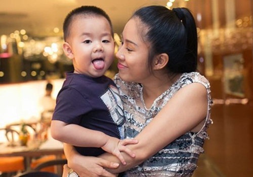 Le Phuong gay xuc dong voi tam su ve con trai hinh anh