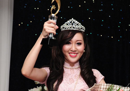 Hai nguoi mau Viet se bi phat vi thi nhan sac 'chui' hinh anh