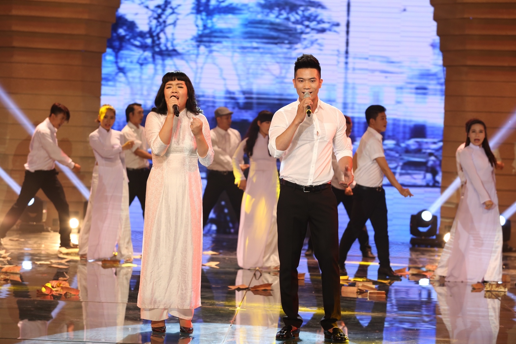 'Noi vong tay lon' trong Giai dieu tu hao thang 9 hinh anh