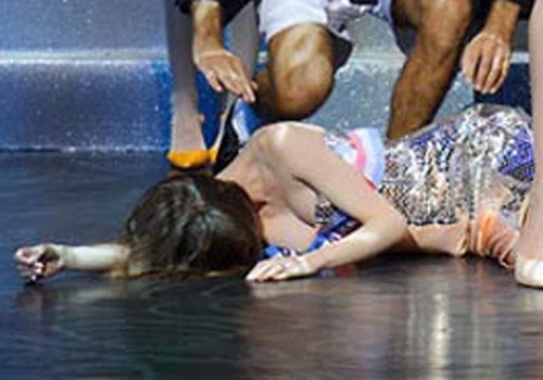 Sieu mau 'vo ech' tren san dien Paris hinh anh