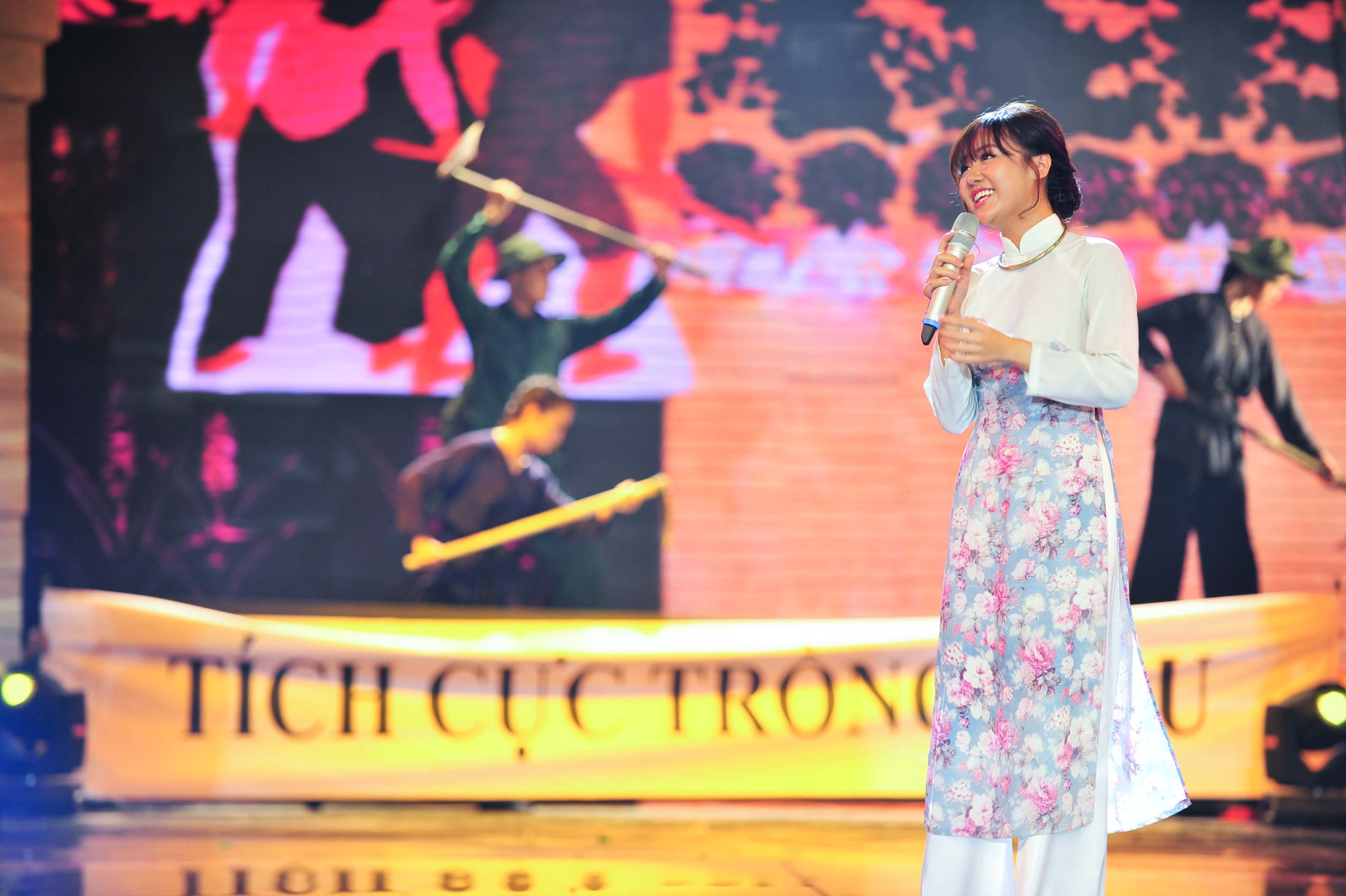 Van Mai Huong bi che hat vo hon ve Ha Noi hinh anh