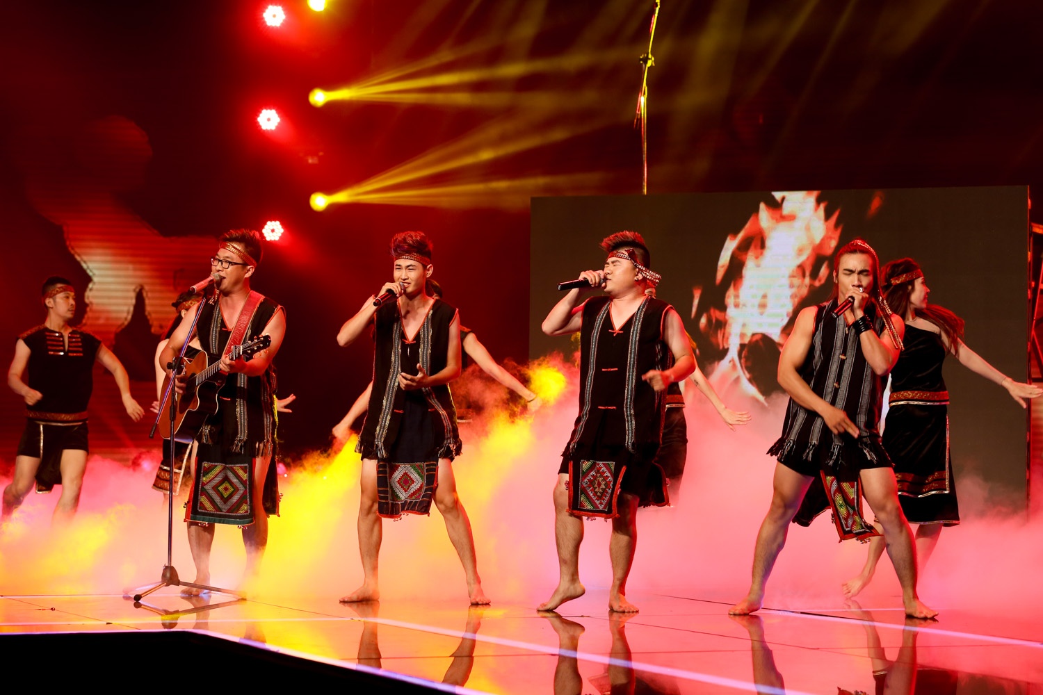 Nhom F Band - Lien khuc Tay Nguyen hinh anh