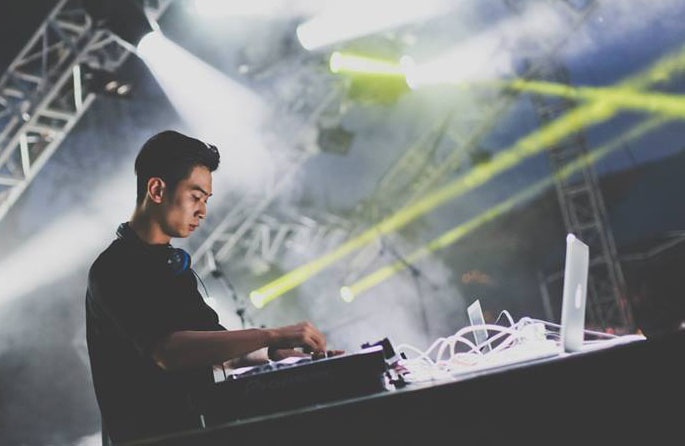 'Bon chu lam' moi la trong ban cover hit cua Imagine Dragon hinh anh