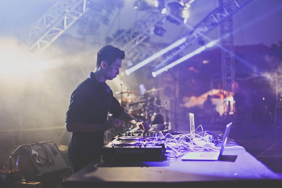 Cover Radioactive - SlimV ft. Huyen Trang hinh anh