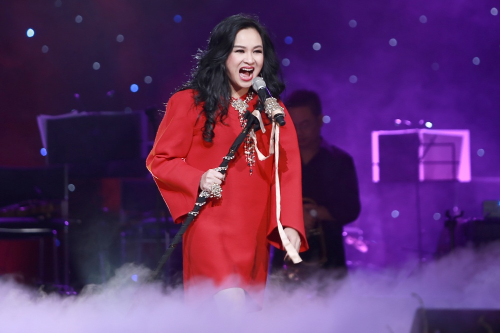 Thanh Lam soi noi trong dem nhac tuong nho cha hinh anh