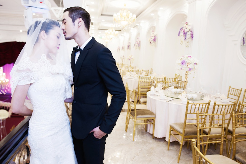 Linh Nga lam co dau hanh phuc ben hot boy hinh anh