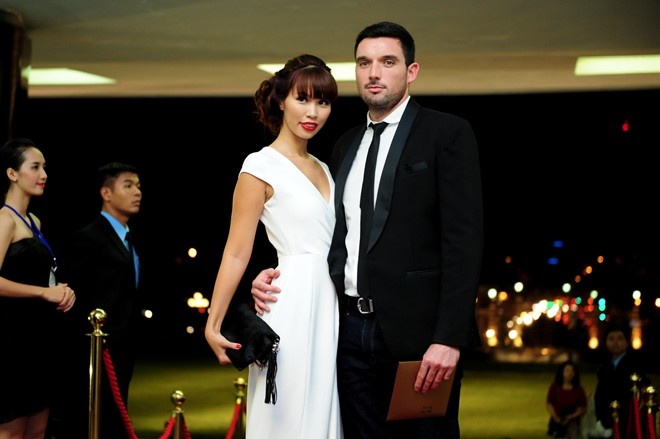 Nhung lan yeu trai Tay cua sieu mau Ha Anh hinh anh