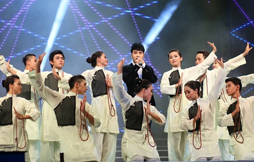 Nhung ca khuc gay tranh cai vi ban phoi moi hinh anh
