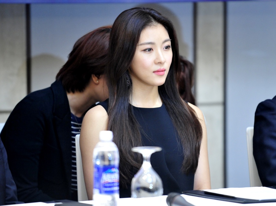 Ha Ji Won do sac voi Mai Phuong Thuy hinh anh