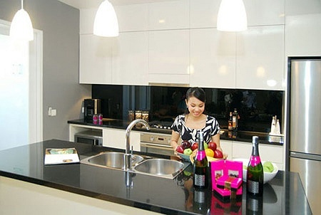 Cam Ly song sang giau voi nha trieu USD hinh anh